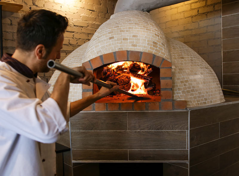Pizza chef & wood-fired pizza oven